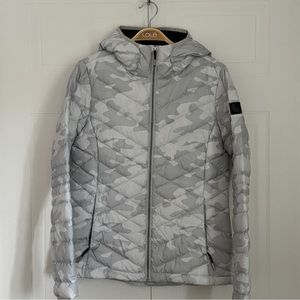 NWT Lolë Emeline Packable Jacket - Size M - White Camo